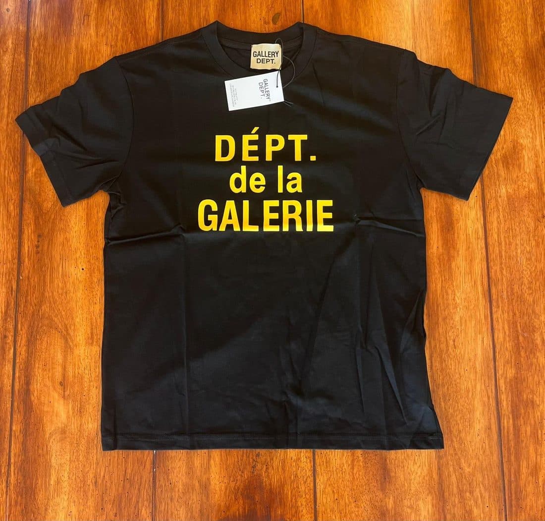 Gallery Dept. De La Galerie Tee in Black — front